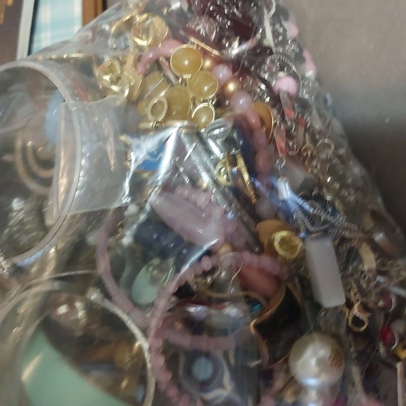 4.78 Lbs Craft Jewelry - Picture 4 of 4